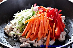 приготовление домашней лапши с курицей