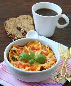 Омлет с помидорами и сыром