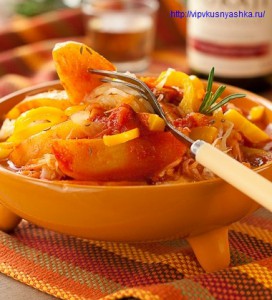 Блюдо из картошки - картофельный гуляш с квашеной капустой