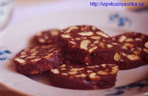 Шоколадная сладкая колбаска