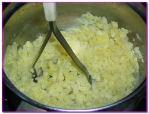 разминаем картофель в пюре