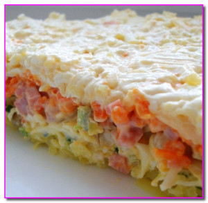 Слоеный салат с маринованными грибами